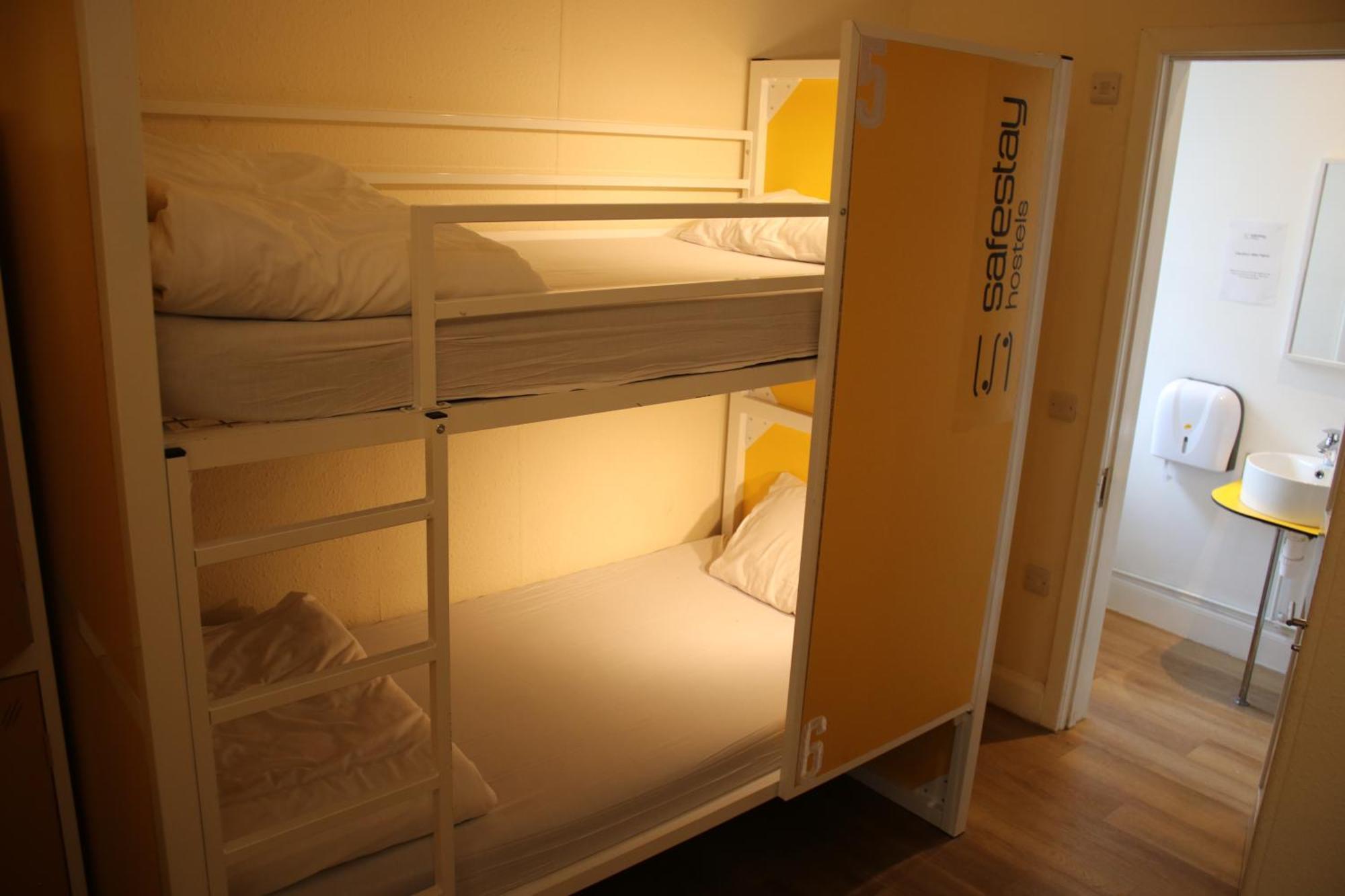 Cowgate Hostel *